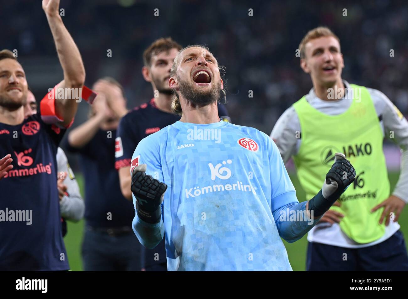 GER, Bayern, Augsburg, Fussball, FC Augsburg - 1. FSV Mainz 05, in der WWK Arena, Augusta, 4. Spieltag, 20.09.24, v.l. Robin Zentner (1.FSV Mainz 05, 27), le normative Jubel DFL/DFB vietano qualsiasi uso di fotografie come sequenze di immagini e/o quasi-video, Foto Stock