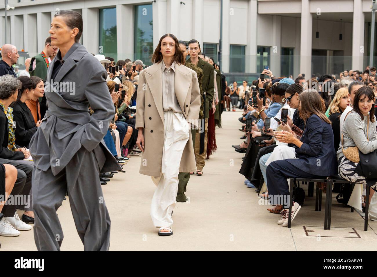 Milano, Italia. 20 settembre 2024. Le modelle percorrono la passerella della sfilata di Calcaterra durante la Milano Womenswear Primavera/Estate 2025. Credito: SOPA Images Limited/Alamy Live News Foto Stock