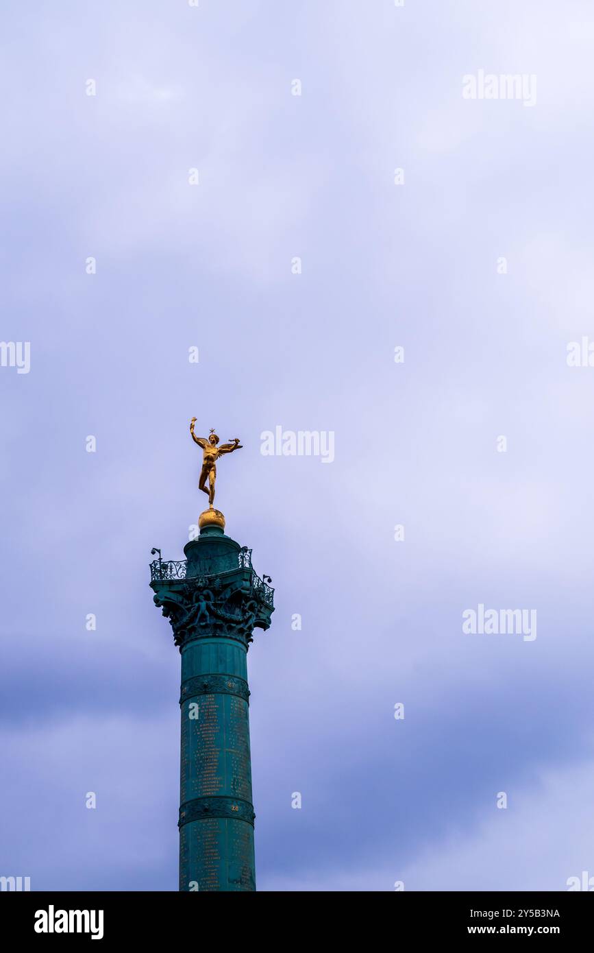 Parigi, Francia, 13 agosto 2024 la colonna di luglio (colonne de Juillet) in Place de la Bastille per commemorare la Rivoluzione francese del 1830 Foto Stock