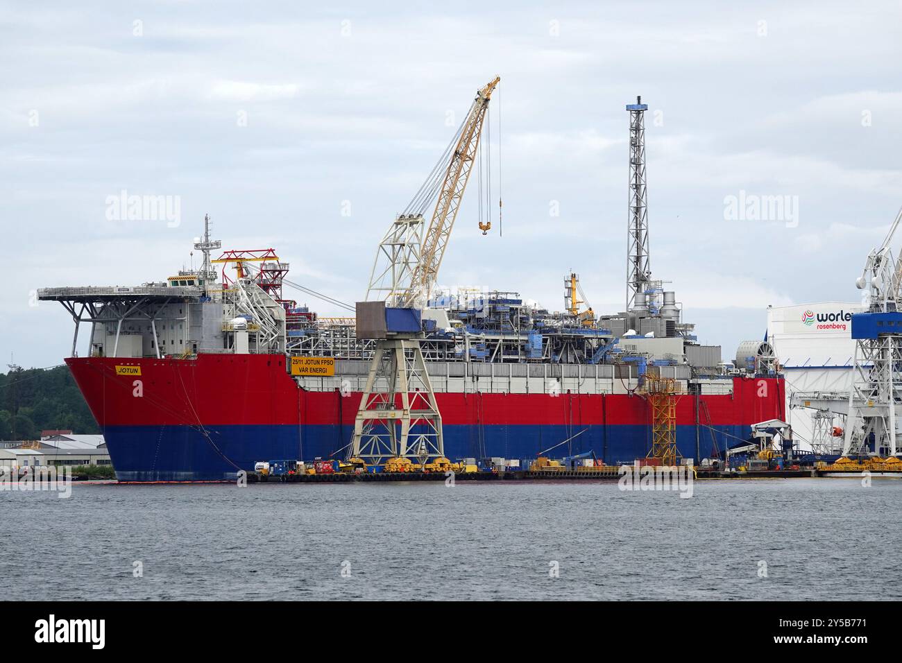 Stavanger, Norvegia - 4 agosto 2024 JOTUN FPSO nave di supporto offshore ormeggiata a Stavanger Foto Stock