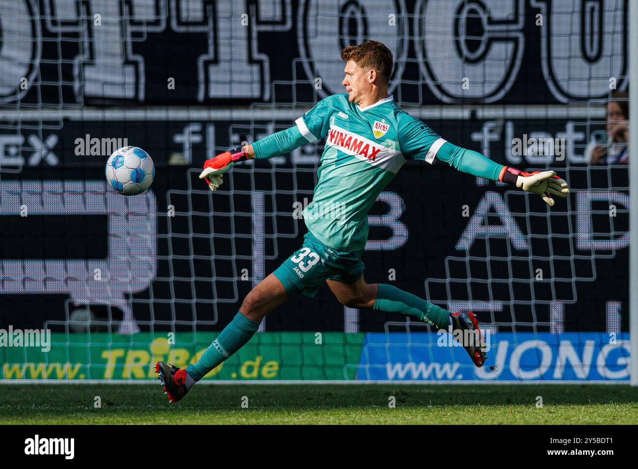 firo : 14.09.2024, calcio, calcio, 1. Campionato, 1. Bundesliga, Borussia Monchengladbach - VfB Stuttgart Alexander Nubel (VfB Stuttgart) figura intera, calcio goal Foto Stock