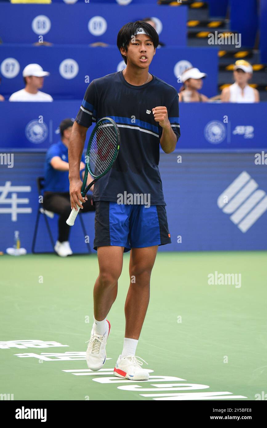 Chengdu, Cina. 21 settembre 2024. Yi ZHOU (CHN) durante il 5° giorno dell'ATP 250 Chengdu Open 2024 al Sichuan International Tennis Centre. Crediti: Meng Gao/Alamy Live News Foto Stock