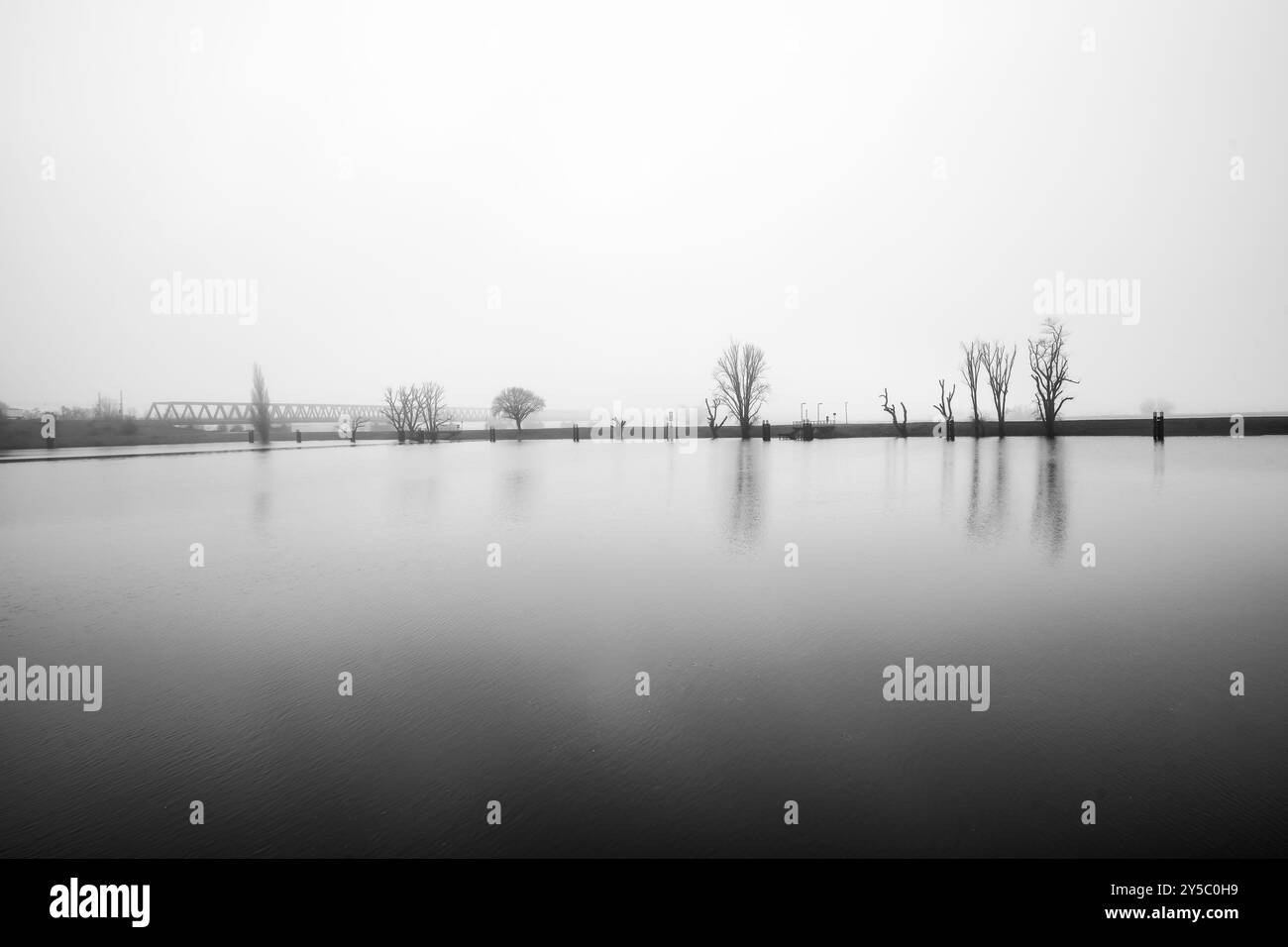 Vista del porto di Wittenberge in una giornata nuvolosa. Foto Stock