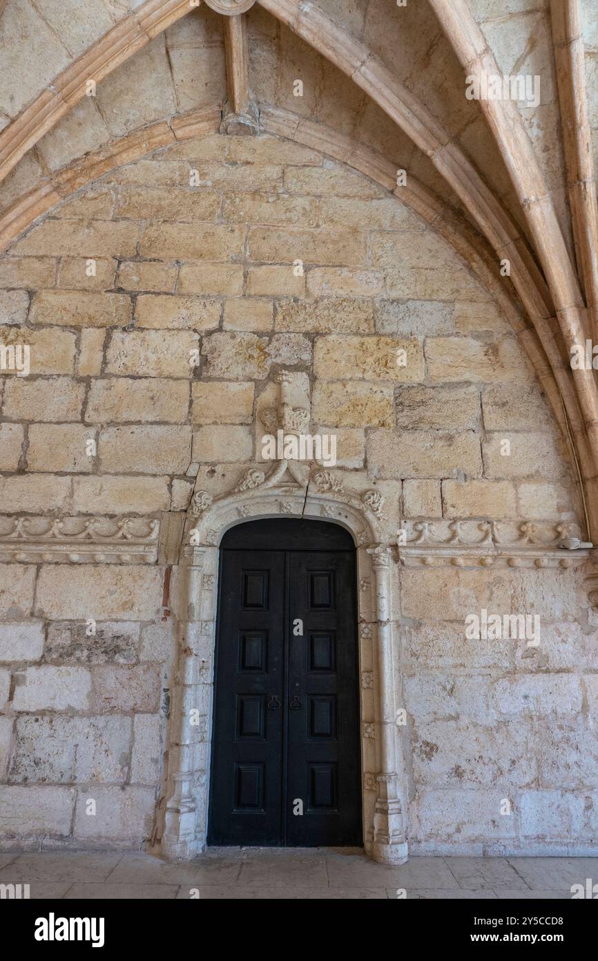 Soffitti a volta all'interno del Monastero di Jerónimos, un monumento nazionale che è stato classificato patrimonio dell'umanità dell'UNESCO nel 1983. Lisbona, Portogallo, Europ Foto Stock