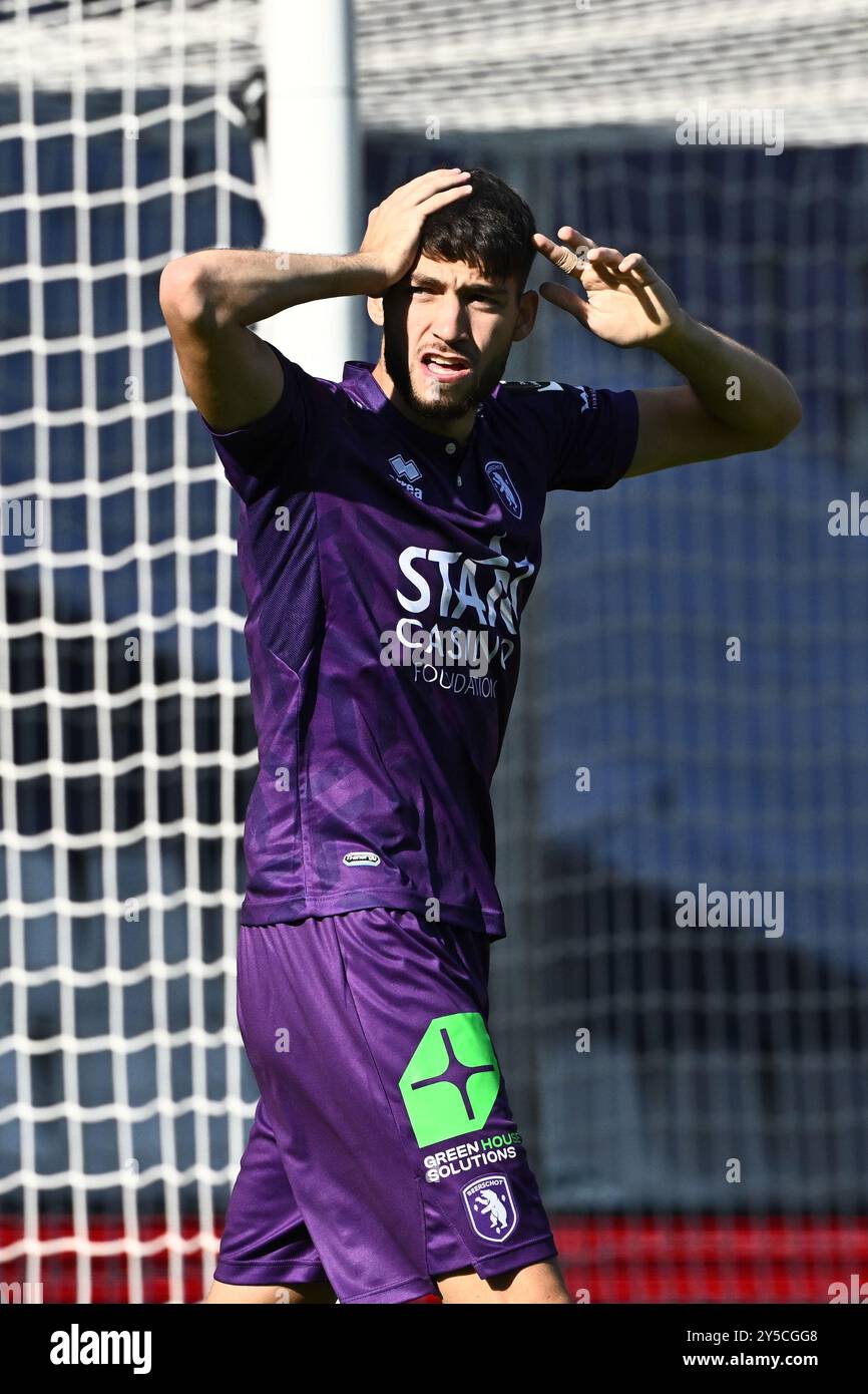 Liegi, Belgio. 21 settembre 2024. Antoine Colassin di Beerschot raffigurato durante una partita di calcio tra Beerschot va e Sint-Truiden VV, ad Anversa, l'otto giorno della stagione 2024-2025 della "Jupiler Pro League" prima divisione del campionato belga, sabato 21 settembre 2024. BELGA PHOTO MAARTEN STRAETEMANS credito: Belga News Agency/Alamy Live News Foto Stock
