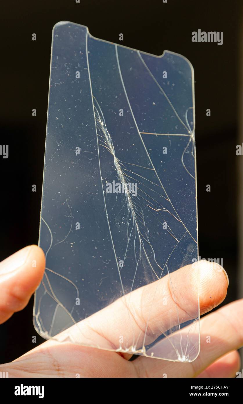 protezione dello schermo del telefono rotta Foto Stock