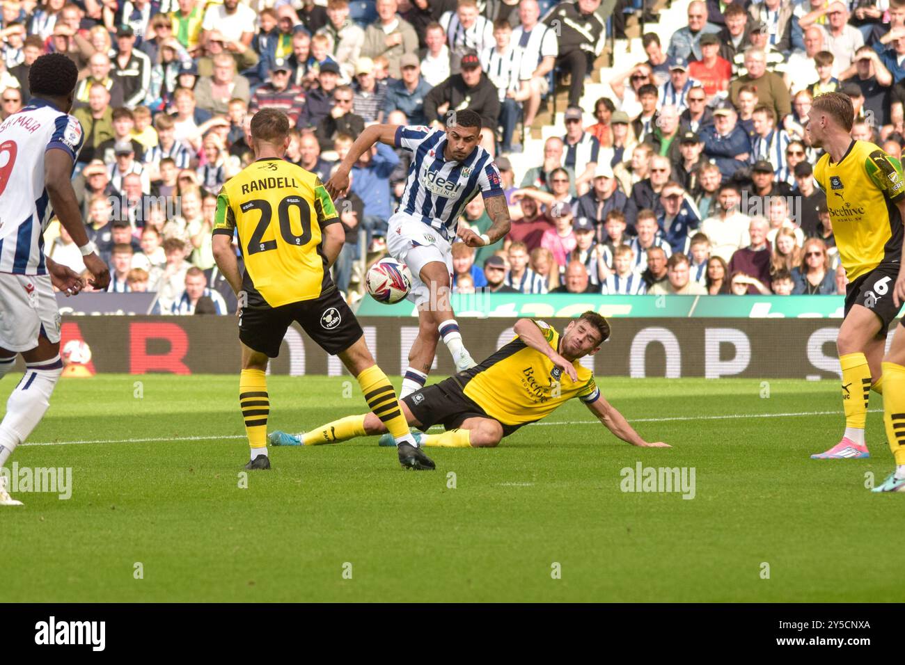 Birmingham, Regno Unito. 21 settembre 2024. L'attaccante del West Bromwich Albion Karlan Grant (18) ha un tiro bloccato durante la partita del West Bromwich Albion FC contro Plymouth Argyle FC Sky BET EFL Championship all'Hawthorns, West Bromwich, Birmingham, Inghilterra, Regno Unito il 21 settembre 2024 Credit: Every Second Media/Alamy Live News Foto Stock