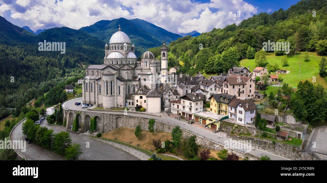 Piemonte, Italia. Maestoso Santuario della Madonna del Sangue, Santuario di Re-Scenic Village . luoghi di culto famosi. vista panoramica aerea Foto Stock
