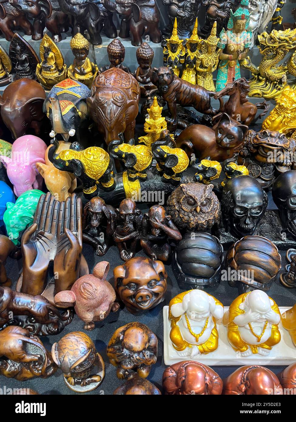 Negozio di souvenir a Bangkok. Questa foto è stata scattata da Bangkok, Thailandia. Foto Stock