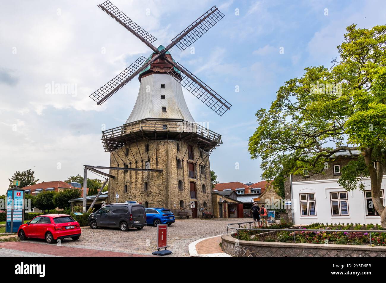 Mulino Amanda a Kappeln, costruito nel 1888, design olandese e l'unica mola e segheria combinata in Schleswig-Holstein. Ha funzionato come mulino fino al 1964 e ancora oggi è utilizzata come segheria con un'officina espositiva. Il mulino Amanda a Kappeln è un mulino a vento in cui una segheria è ancora in funzione oggi come museo funzionante. Schleswiger Straße, Kappeln, Schleswig-Holstein, Germania Foto Stock