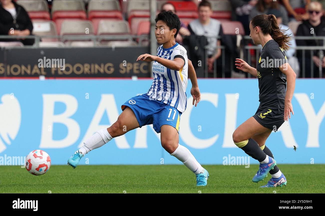 Crawley, Regno Unito. 21 settembre 2024. Keiko Sieke di Brighton in azione durante la partita di Barclays Women's Super League tra Brighton & Hove Albion e Everton al Broadfield Stadium. Credito: Immagini teleobiettivo/Alamy Live News Foto Stock