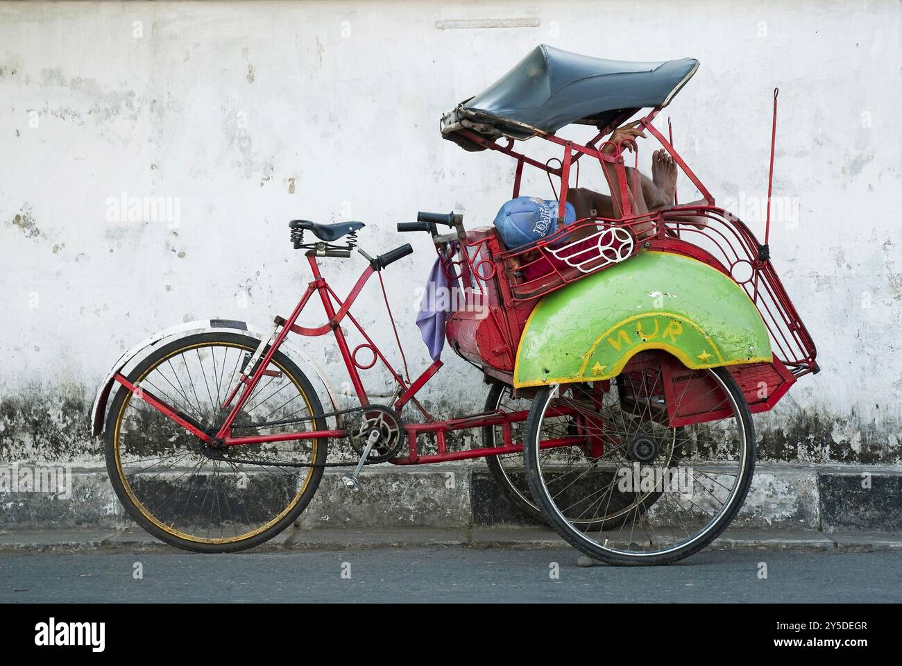 Taxi Becak a yogyakarta indonesia Foto Stock