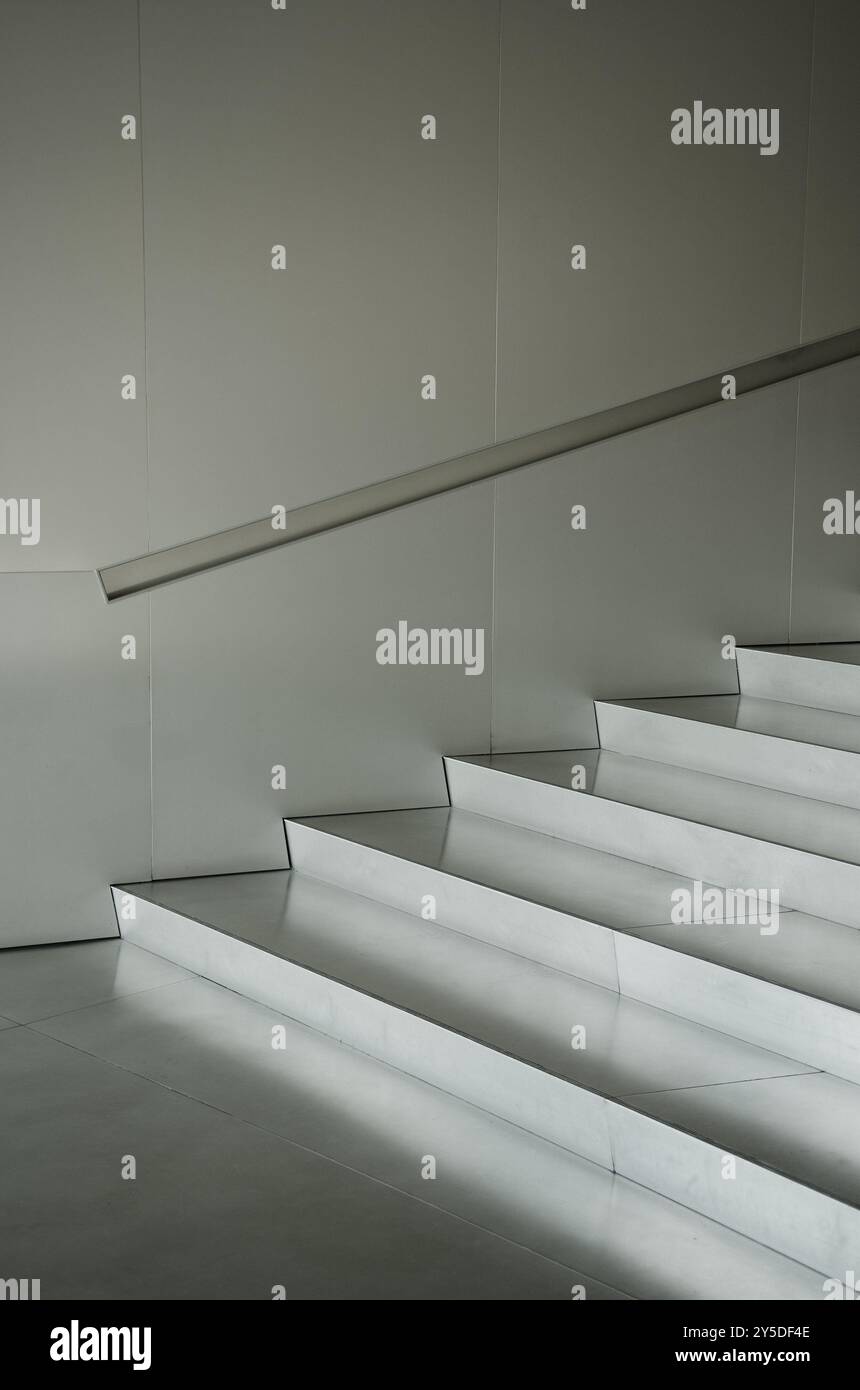 Interni dall'architettura moderna in metallo Foto Stock