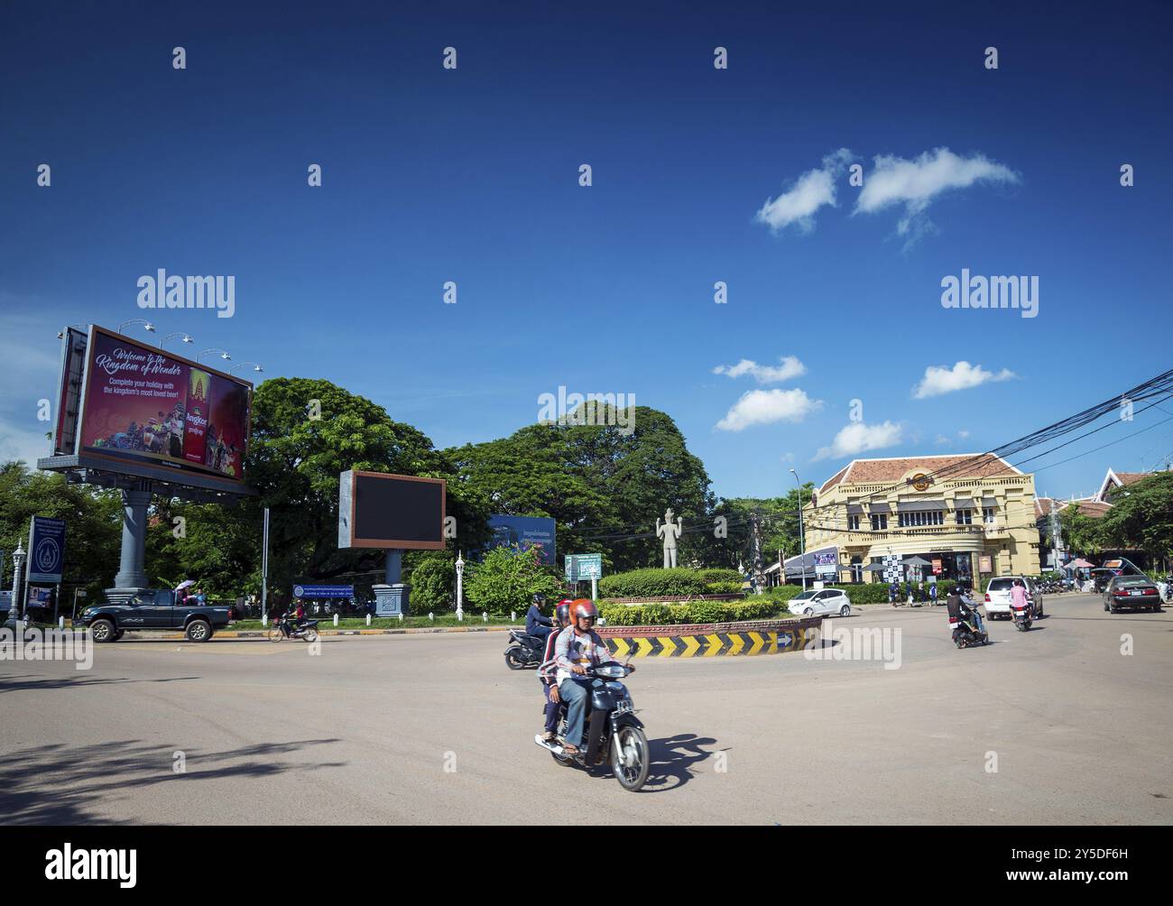 Rotatoria Wat damnak nel centro della città siem Reap vicino ad angkor wat cambogia Foto Stock