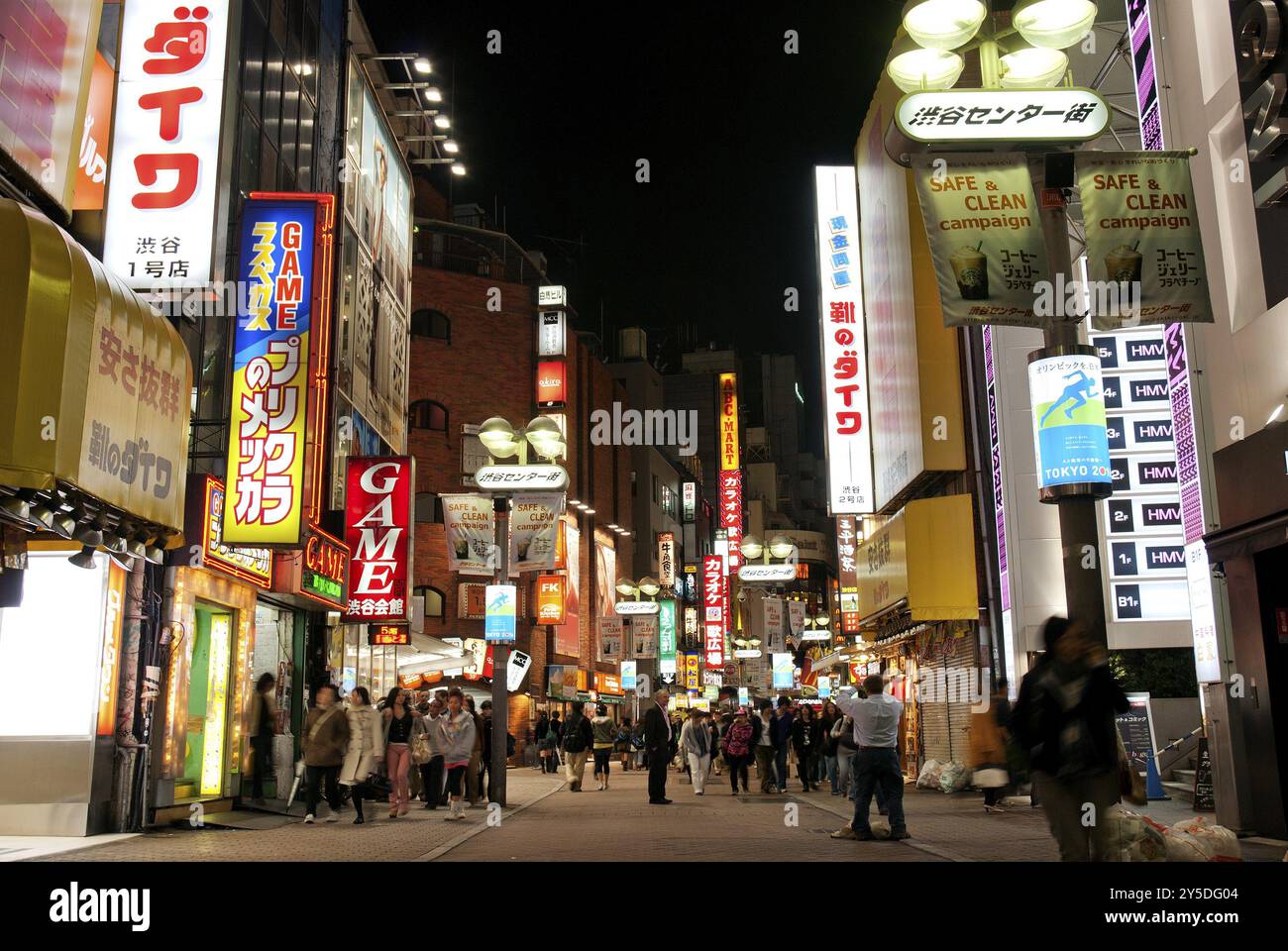 Shibuya Street di notte tokyo giappone Foto Stock