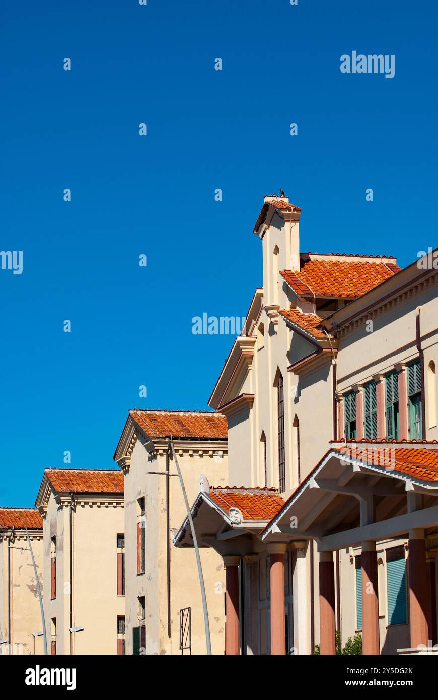 LIDO DI OSTIA - ROMA, dettaglio dell'ex Colonia Marina Vittorio Emanuele III sul lungomare di Toscanelli, Ostia Lido, Roma, Italia Foto Stock