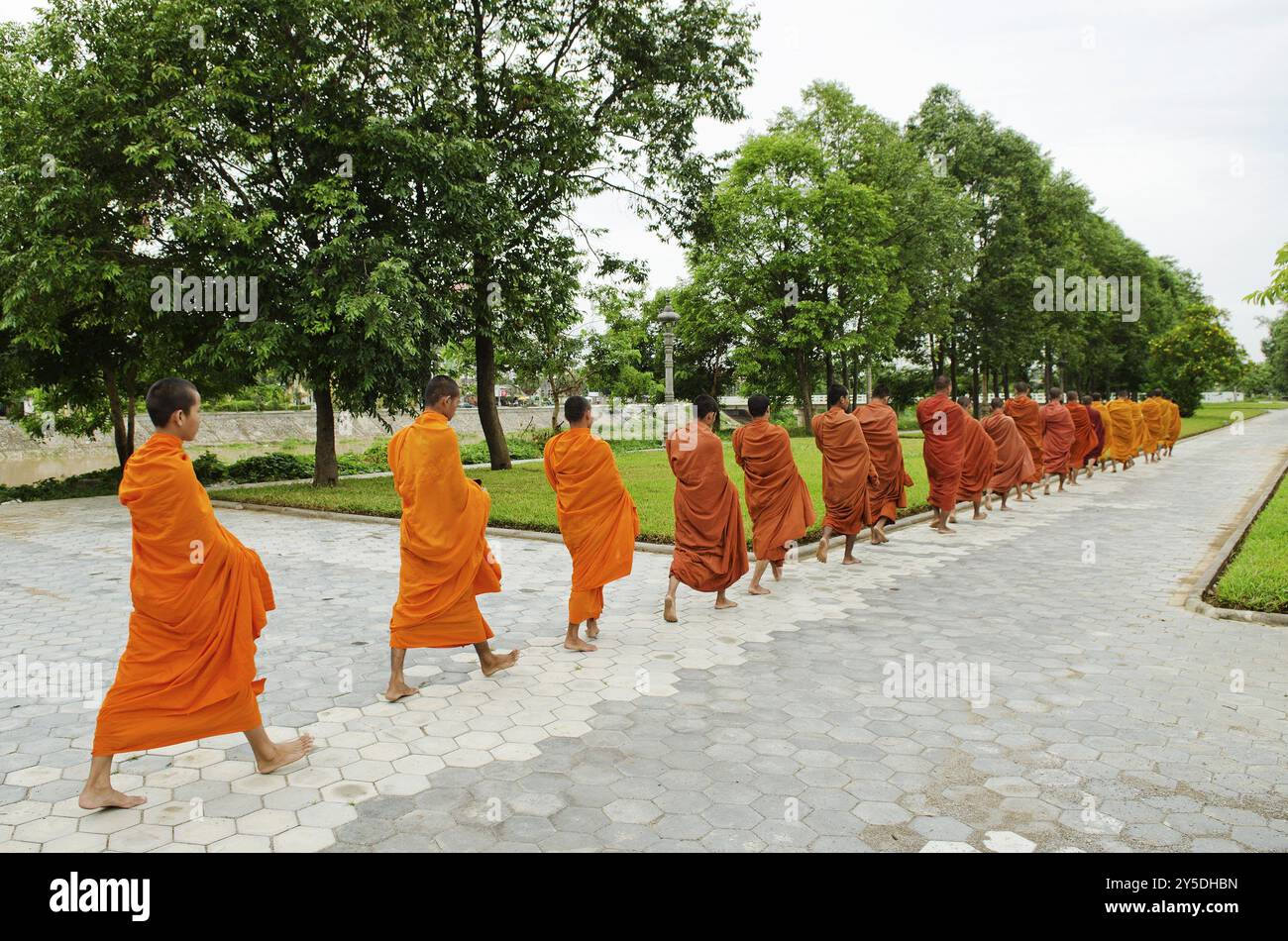 Monaci buddisti a battambang in cambogia Foto Stock