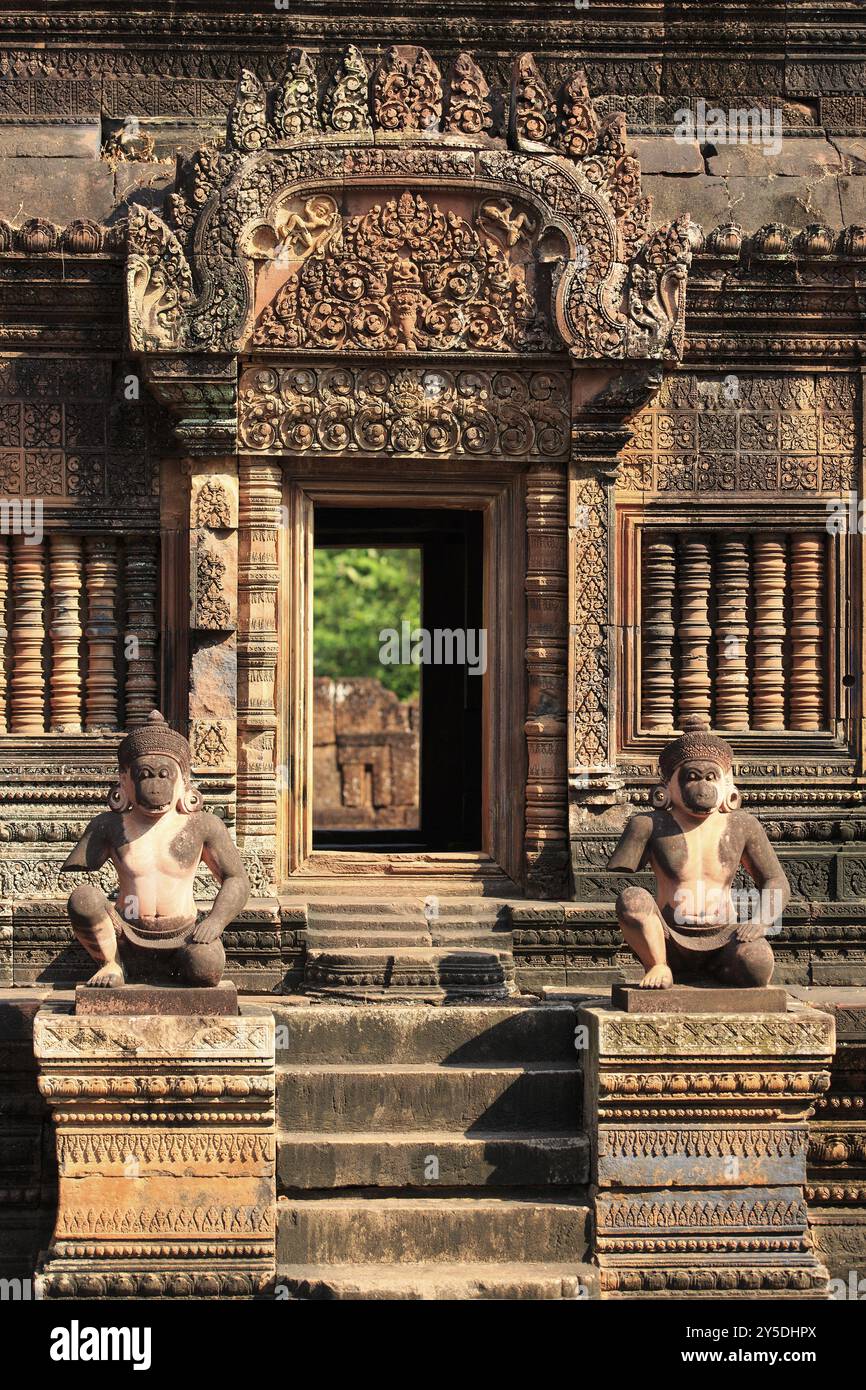 Dettaglio del complesso del tempio di Banteay Srei in Cambogia Foto Stock
