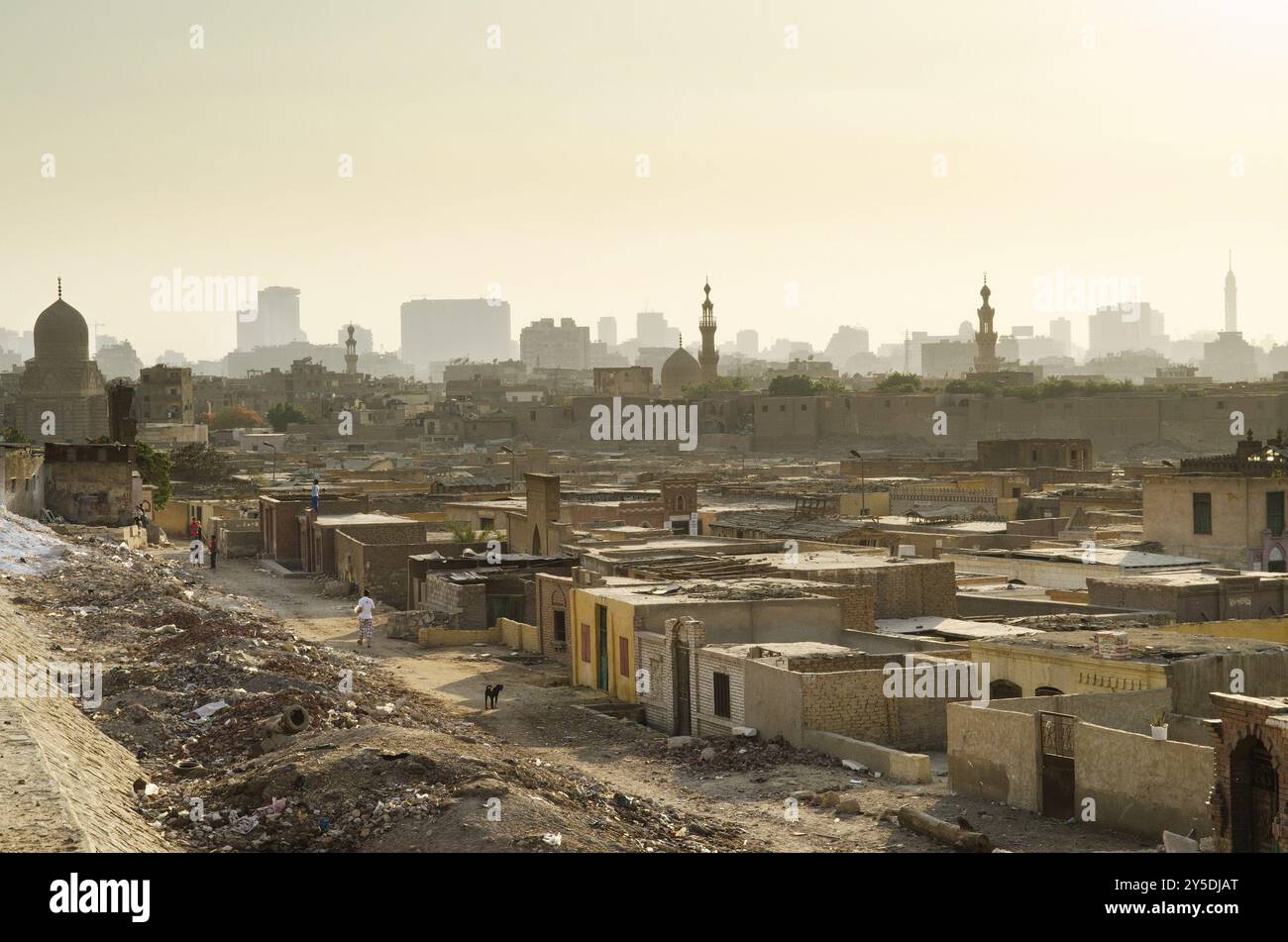 Città della baraccopoli morta nel cimitero del cairo in egitto Foto Stock