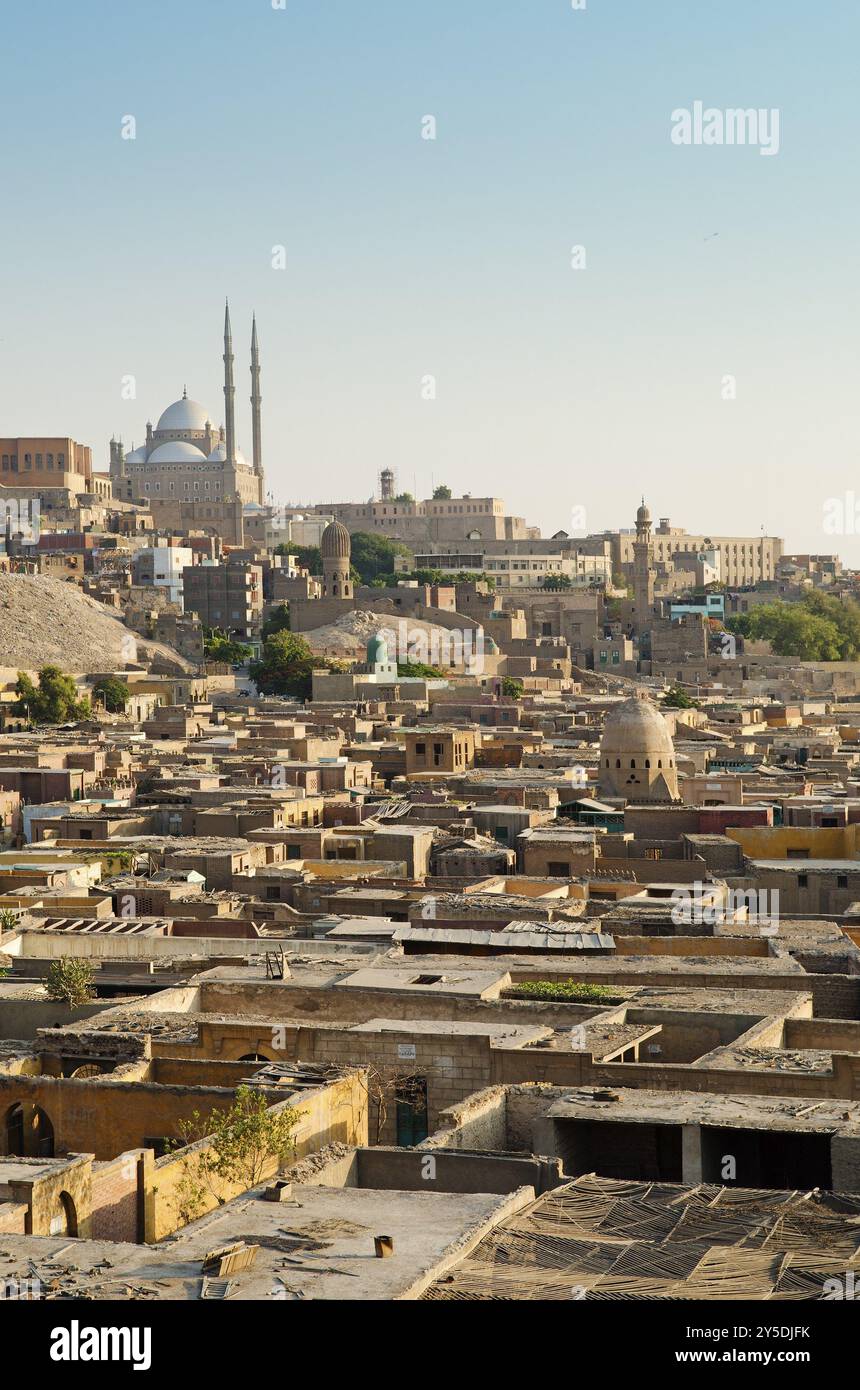 Città dei morti e cittadella al cairo in egitto Foto Stock