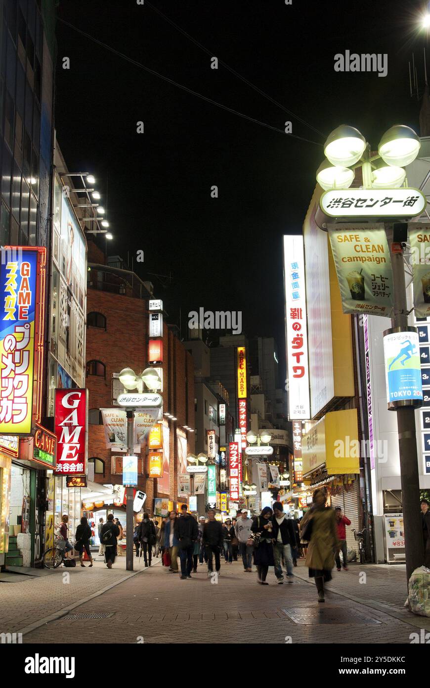 Shibuya Street di notte tokyo giappone Foto Stock