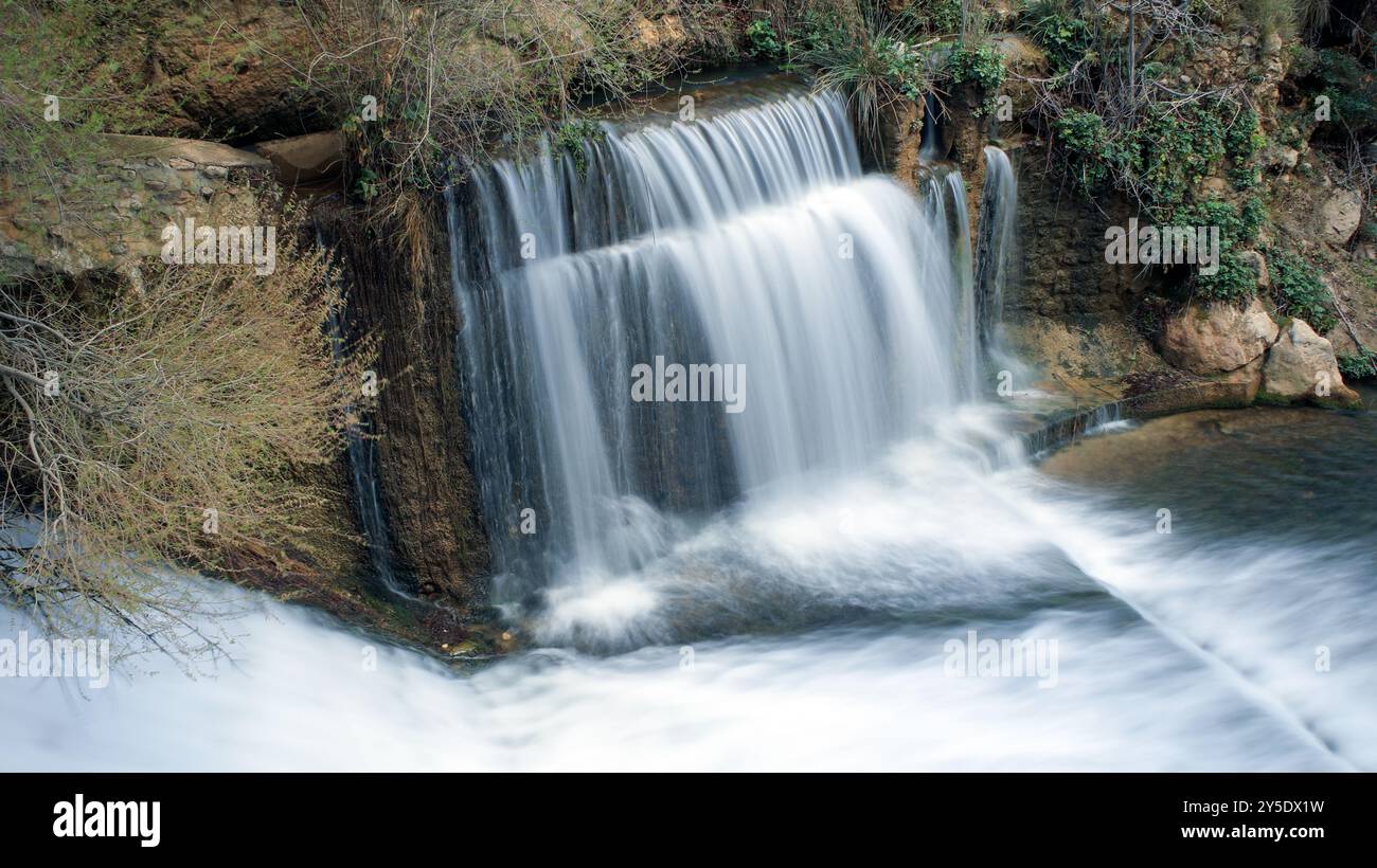 Cascate con lunga esposizione nella Cerrada del Río Castril nell'omonima città, a Granada, Andalusia, Spagna Foto Stock