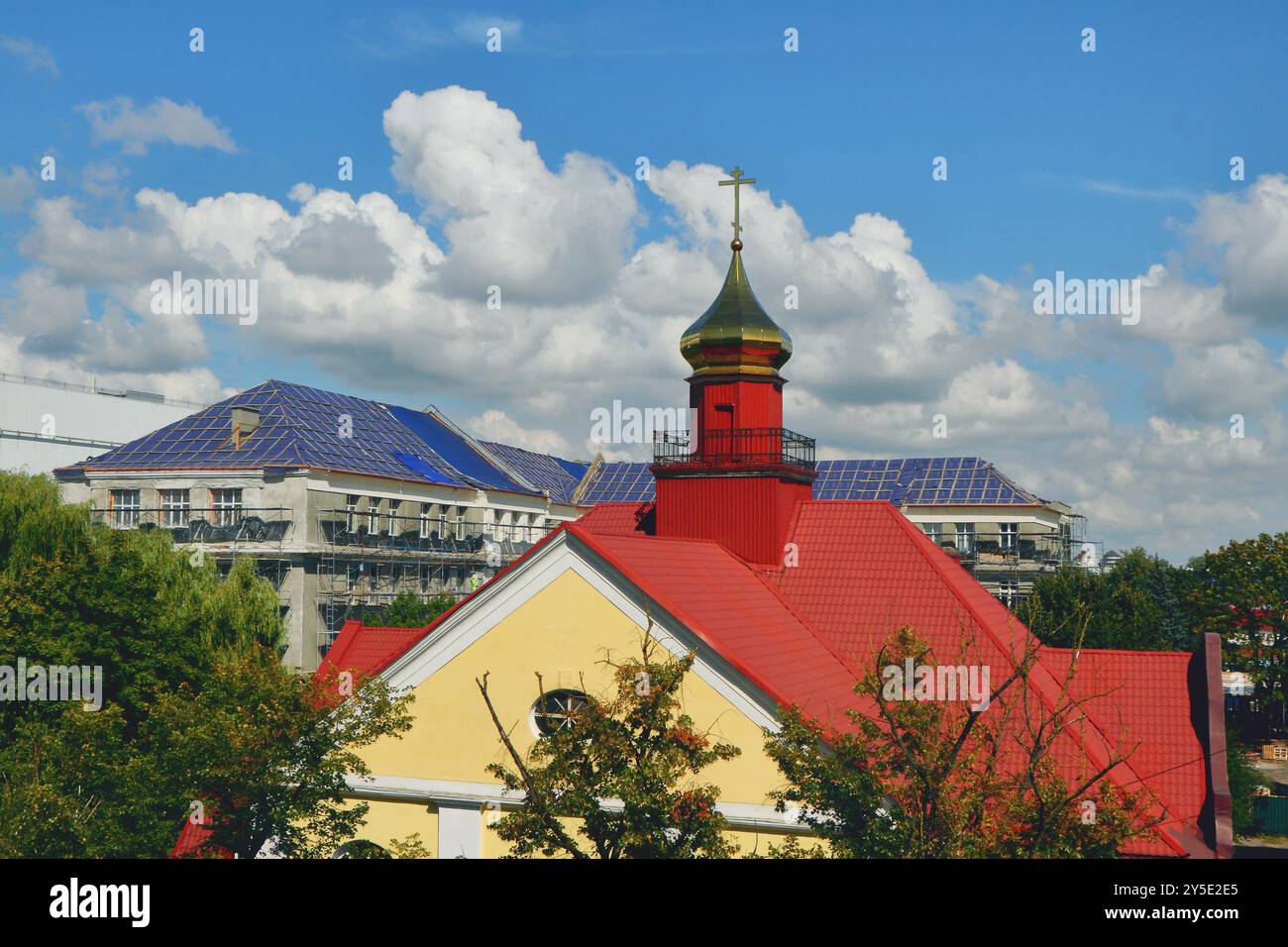 Il tetto ha una piattaforma di osservazione e una piccola torretta. Kaliningrad, Russia Foto Stock