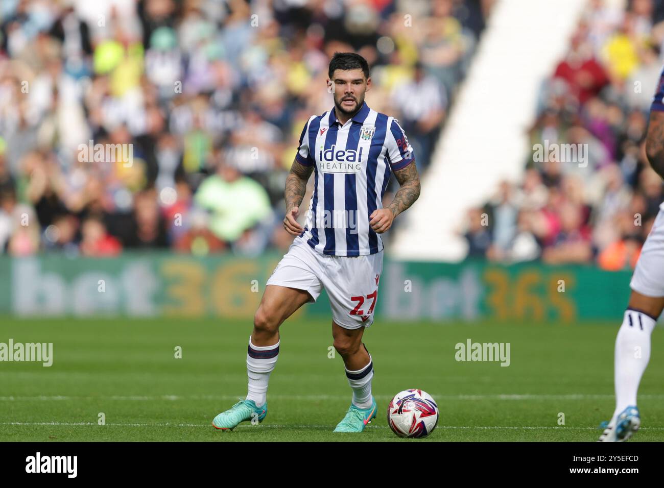 Alex Mowatt di West Bromwich durante il match del Campionato Sky Bet tra West Bromwich Albion e Plymouth Argyle crediti: MI News & Sport /Alamy Live News Foto Stock