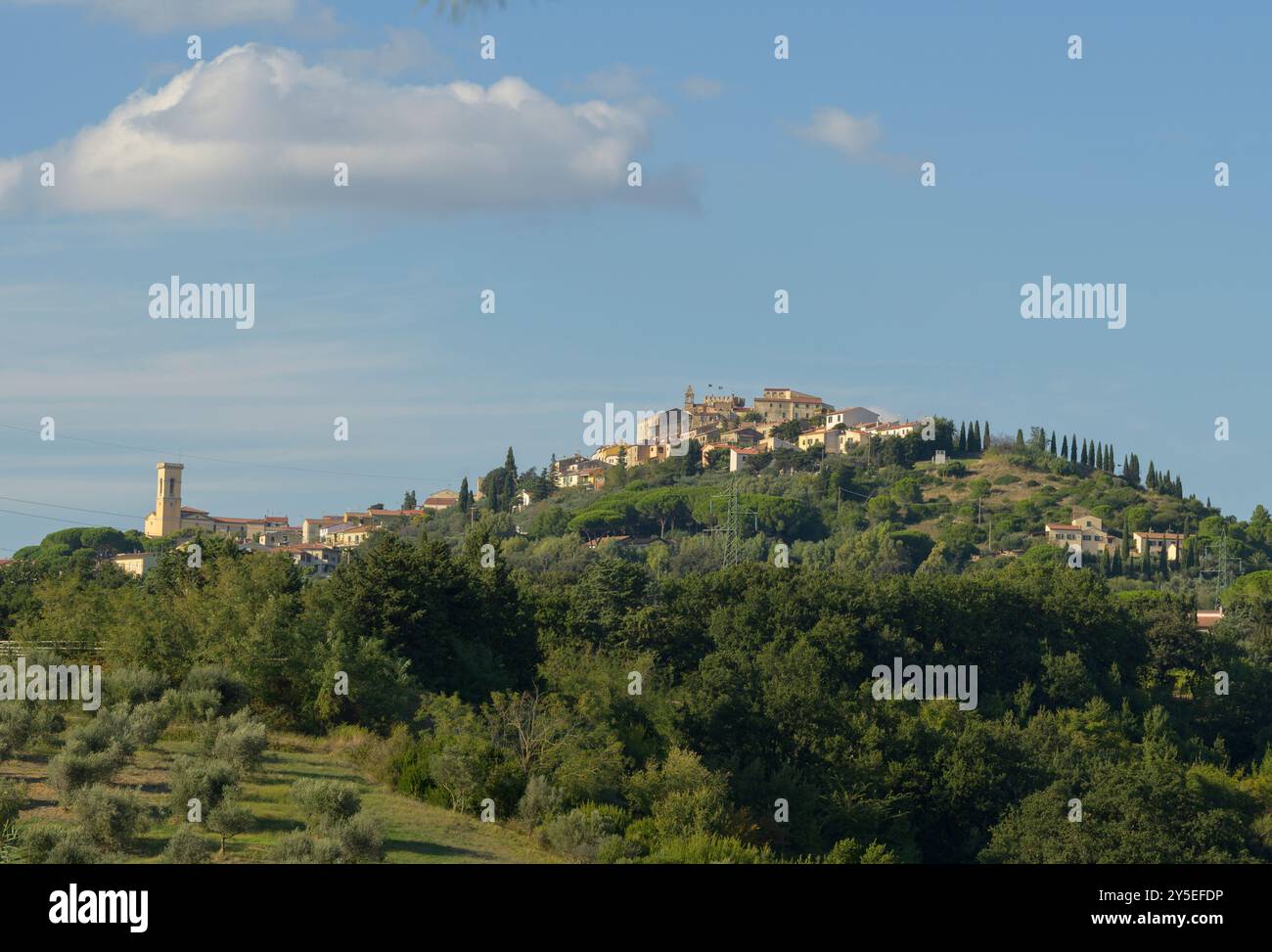 Vista panoramica di Casale marittimo, incantevole borgo affacciato sulla Costa degli Etruschi, Pisa, Italia Foto Stock