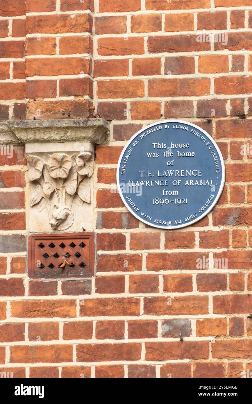 Targa blu sul muro dell'ex casa di T e Lawrence (Lawrence d'Arabia) al 2 Polstead Road, Oxford, Regno Unito Foto Stock