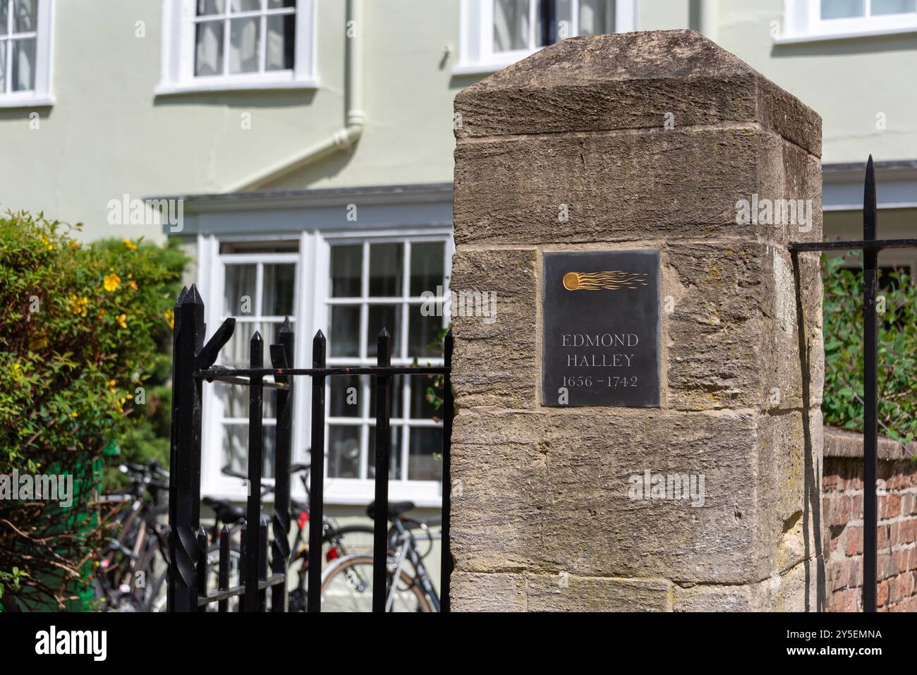 Targa di nome commemorativa dell'astronomo Edmond Halley fuori il numero 7 di New College Lane, Oxford, dove viveva Foto Stock