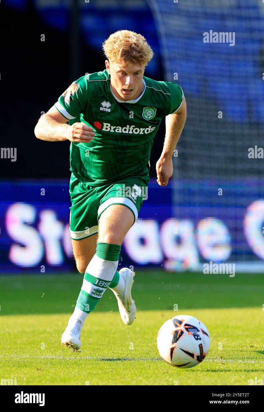 Sam Pearson del Yeovil Town Football Club durante la partita della Vanarama National League tra l'Oldham Athletic e Yeovil Town al Boundary Park di Oldham, sabato 21 settembre 2024. (Foto: Thomas Edwards | mi News) crediti: MI News & Sport /Alamy Live News Foto Stock