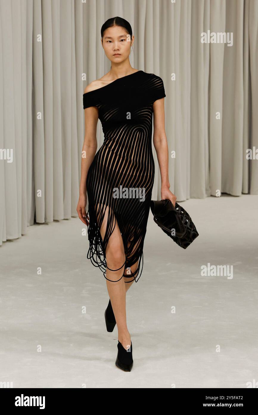 Milano, Italia. 21 settembre 2024. FERRAGAMO Runway Primavera/Estate 2025 durante la settimana della moda di Milano del 2024 settembre - Milano, Italia 21/09/2024 credito: dpa/Alamy Live News Foto Stock