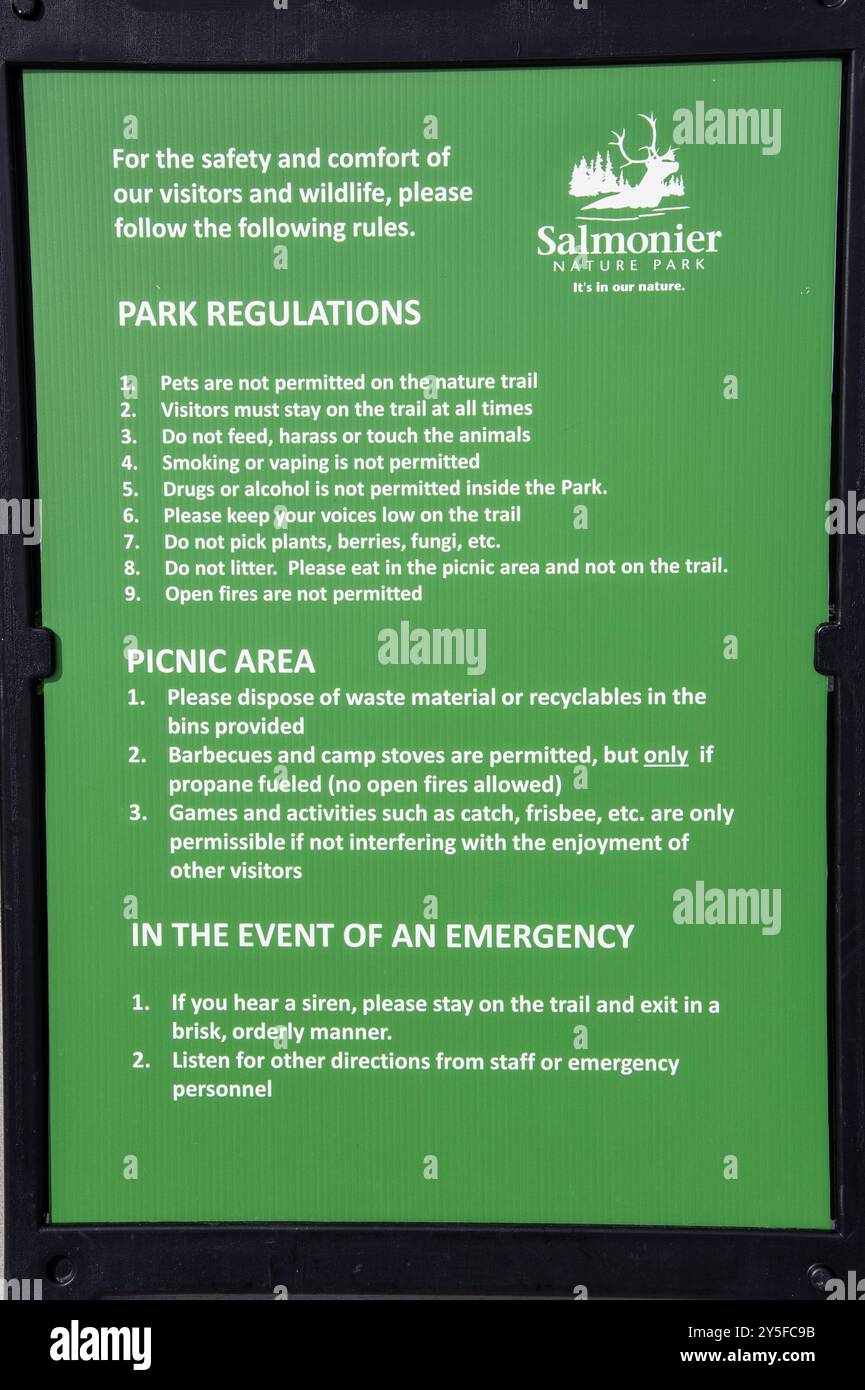 Il regolamento del parco è segnalato al Salmonier Nature Park sulla NL 90 a Holyrood, Terranova & Labrador, Canada Foto Stock