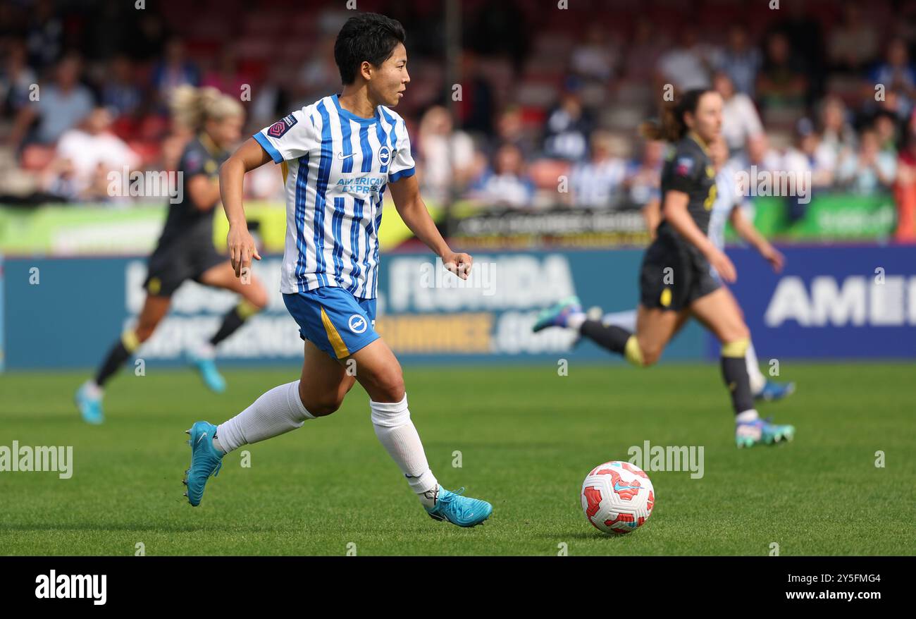 Crawley, Regno Unito. 21 settembre 2024. Keiko Sieke di Brighton durante la partita di Super League femminile del Barclays tra Brighton & Hove Albion e Everton al Broadfield Stadium. Credito: Immagini teleobiettivo/Alamy Live News Foto Stock