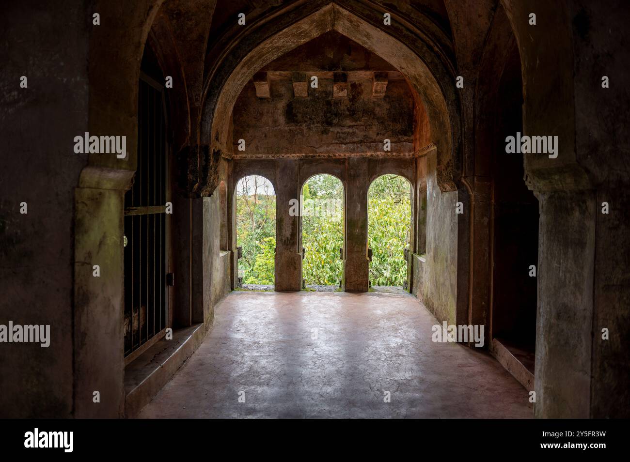 Kolhapur , India - 8 settembre 2024 l'interno di Sajja Kothi è stato costruito come un padiglione panoramico che si affaccia sulla valle sottostante al forte di Panhala in K. Foto Stock