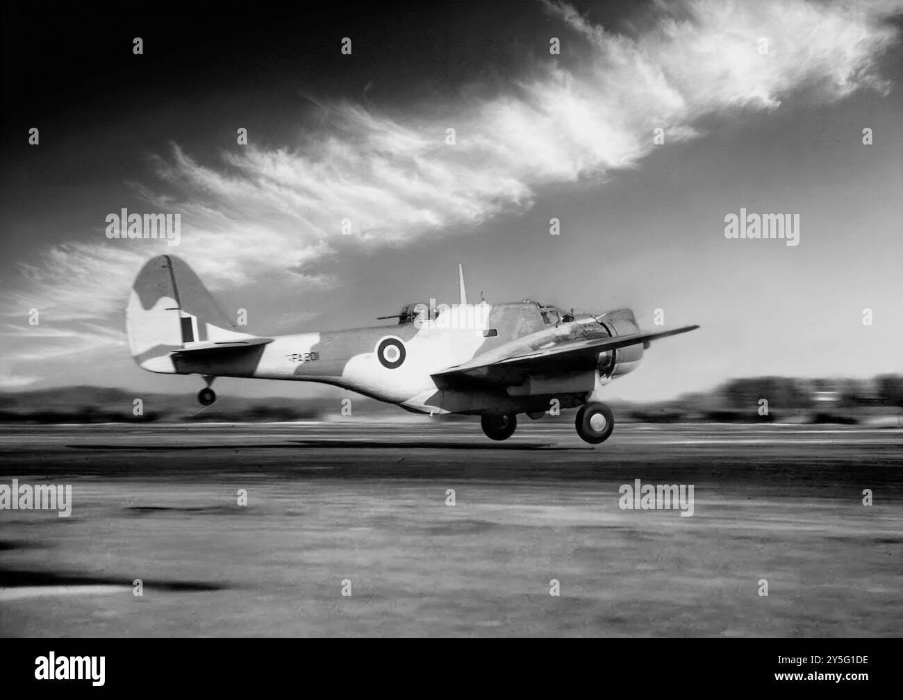 Il Martin 187 Baltimore era un bombardiere leggero bimotore costruito dalla Martin Company negli Stati Uniti. Fu originariamente ordinato dai francesi nel maggio 1940, ma con la caduta della Francia, fu dirottato in Gran Bretagna. Originariamente ostacolato da problemi, alla fine divenne un aereo da combattimento versatile. Prodotta in gran numero, la Baltimore servì con le forze aeree britanniche, canadesi, australiane, sudafricane, elleniche e italiane. Successivamente è stato utilizzato quasi esclusivamente nel teatro mediterraneo e mediorientale della seconda guerra mondiale Foto Stock