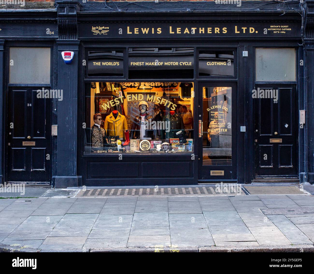 Lewis Leathers nuovo negozio a Windmill St, Londra Regno Unito Foto Stock
