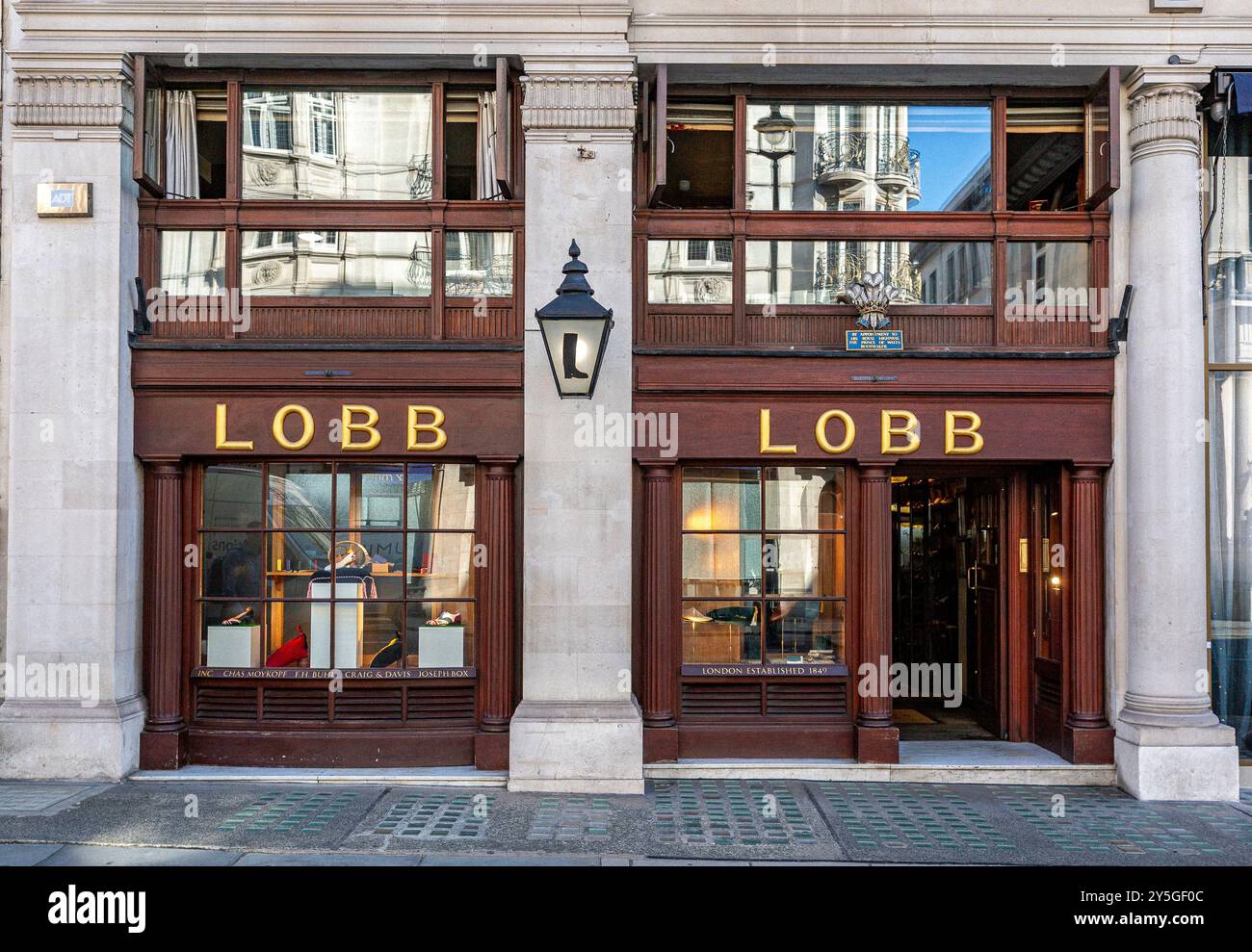 Esterno di John Lobb, stivali e calzolaio in St James St, London, SW1. Foto Stock Esterno di John Lobb, stivali e calzolaio in St James St, London, SW1. Foto Stock