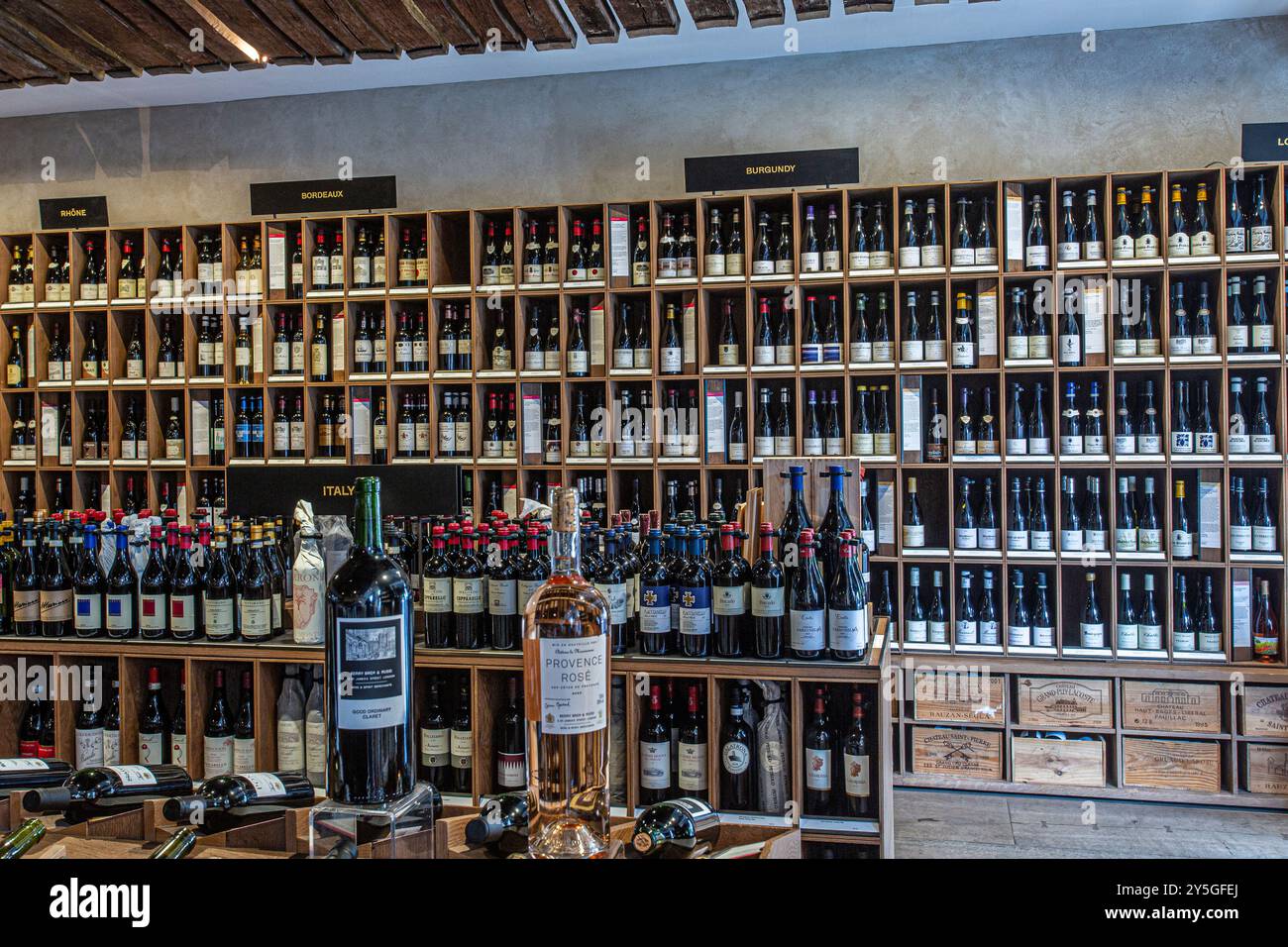 Berry Bros & Rudd Ltd, Wine and Merchants, St James's Street, Londra, Inghilterra. REGNO UNITO Foto Stock Berry Bros & Rudd Ltd, Wine and Merchants, St James's Street, Londra, Inghilterra. REGNO UNITO Foto Stock