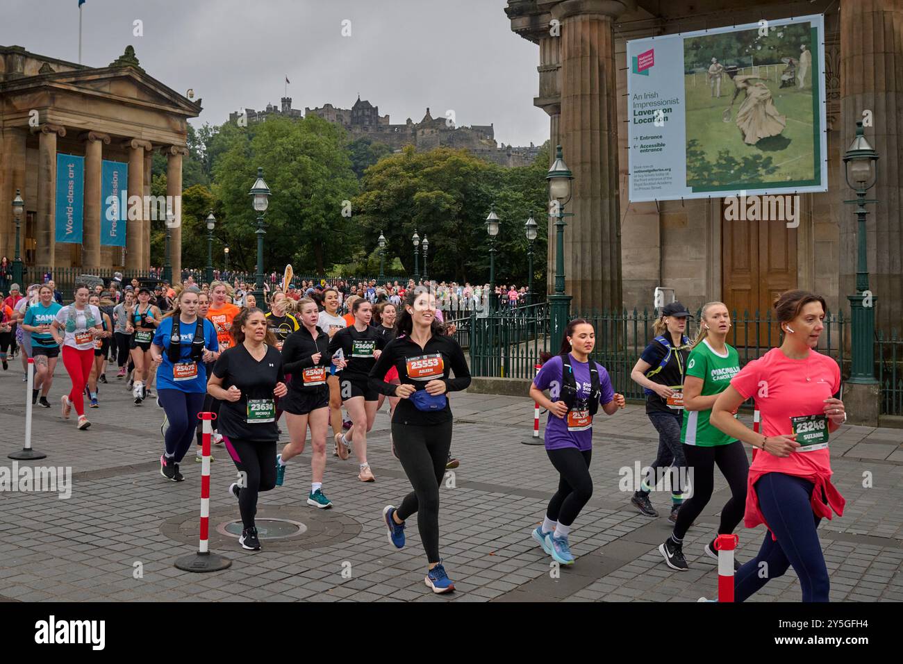 Edimburgo Scozia, Regno Unito 22 settembre 2024. Le 10K corse di Edimburgo per uomini e donne si svolgono attraverso la città. credito sst/alamy notizie in diretta Foto Stock