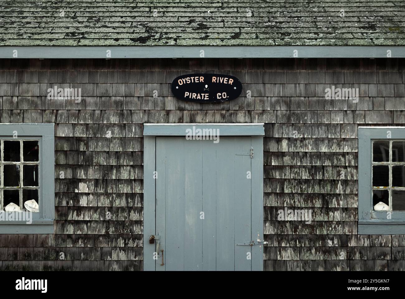 Baracca rustica sul fiume Oyster, Chatham, Massachusetts, Stati Uniti. Foto Stock