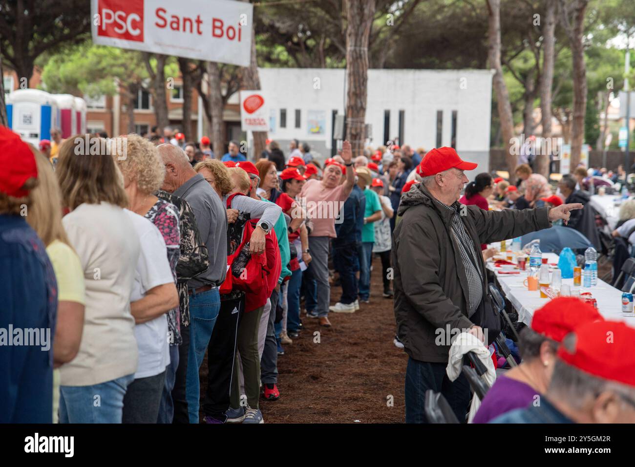 I socialisti catalani celebrano la Festa de la Rosa, la festa più popolare del socialismo spagnolo, dove quest'anno si sentono particolarmente felici per aver raggiunto la presidenza della Generalitat. Los socialistas catalanes celebra la Festa de la Rosa, la fiesta más multitudinaria del socialismo español, donde este año se sienten especialmente felices por haber conseguido la presidencia de la Generalitat. News, Politics, Gava Barcelona Spain nella foto: domenica 22 settembre 2024 (foto di Eric Renom/LaPresse) i socialisti catalani celebrano la Festa de la Rosa, il mos Foto Stock