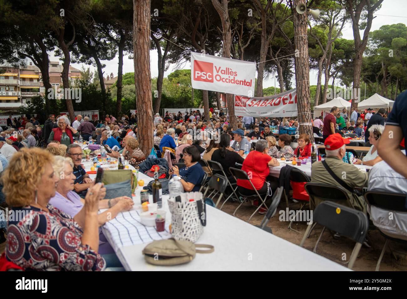 I socialisti catalani celebrano la Festa de la Rosa, la festa più popolare del socialismo spagnolo, dove quest'anno si sentono particolarmente felici per aver raggiunto la presidenza della Generalitat. Los socialistas catalanes celebra la Festa de la Rosa, la fiesta más multitudinaria del socialismo espa&#xf1;ol, donde este a&#xf1;o se sienten especialmente felices por haber conseguido la presidencia de la Generalitat. News, Politics, Gava Barcelona Spain nella foto: domenica 22 settembre 2024 (foto di Eric Renom/LaPresse) i socialisti catalani celebrano la Festa de la Rosa, il mos Foto Stock