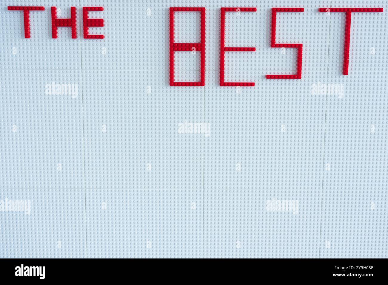 Esposizione creativa di apprezzamento: Ortografia "migliore" con cubi di plastica Foto Stock