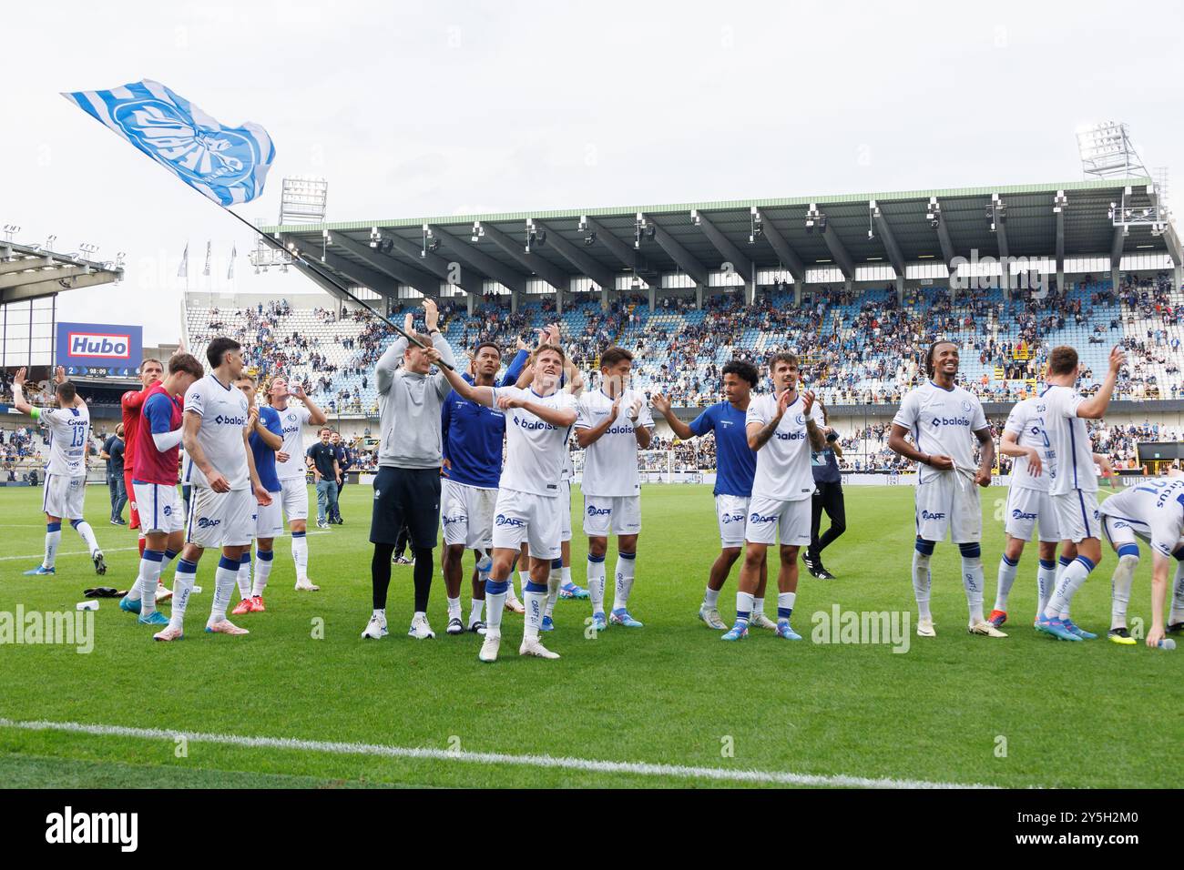 I giocatori di Gent festeggiano dopo aver vinto una partita di calcio tra Club Brugge KV e KAA Gent, domenica 22 settembre 2024 a Brugge, il giorno 8 della stagione 2024-2025 della prima divisione del campionato belga "Jupiler Pro League". BELGA FOTO KURT DESPLENTER Foto Stock