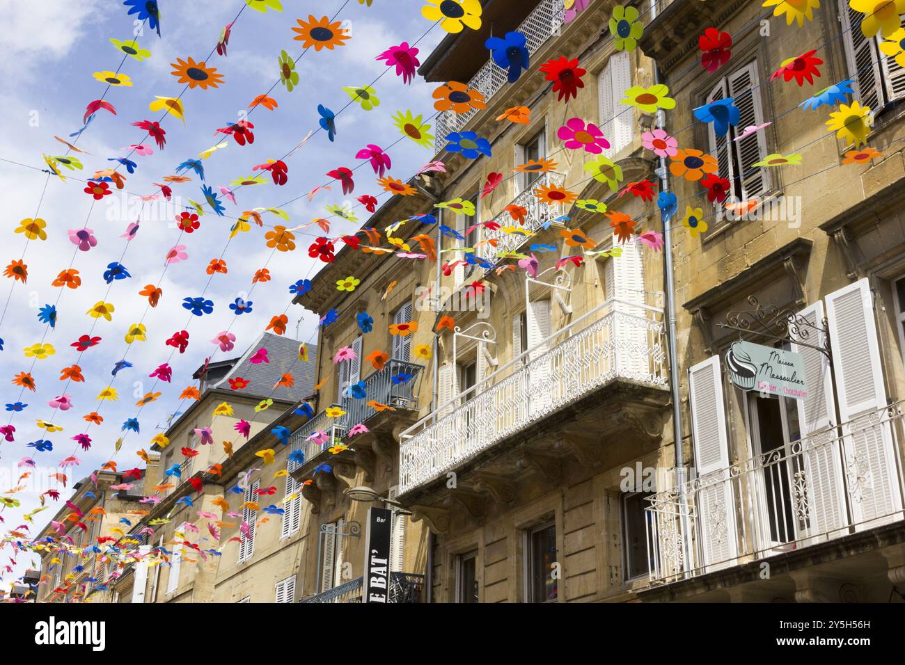 Decorazioni di strada in una piccola città francese Foto Stock