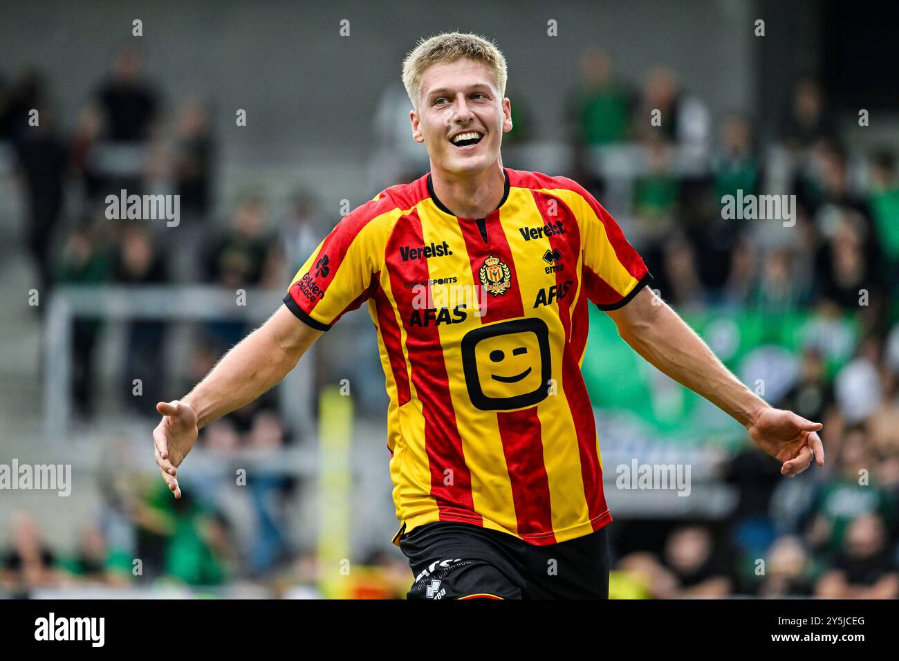 Bas Van Den Eynden di Mechelen celebra dopo aver segnato durante una partita di calcio tra KV Mechelen e Cercle Brugge, domenica 22 settembre 2024 a Mechelen, il giorno 8 della stagione 2024-2025 della prima divisione del campionato belga "Jupiler Pro League". BELGA FOTO TOM GOYVAERTS Foto Stock