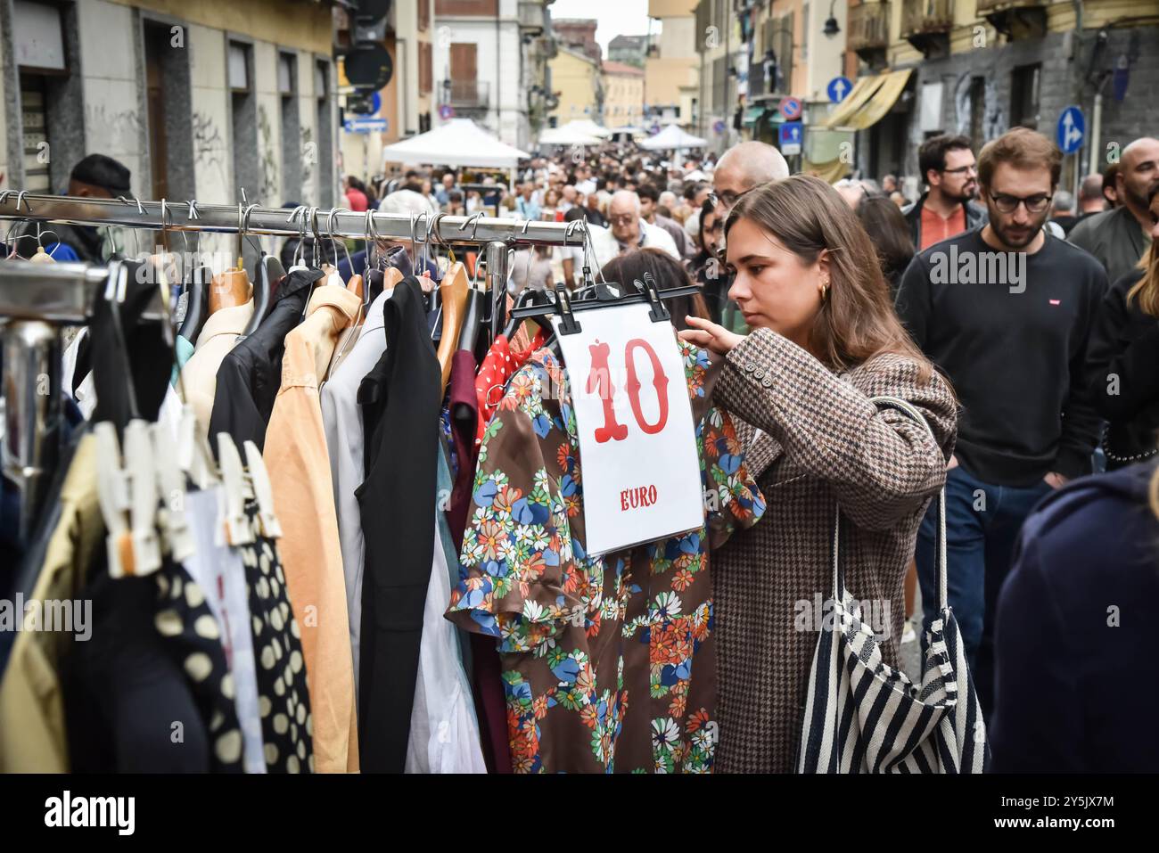 Torino, Italia. 22 settembre 2024. Edizione speciale del mercato del Balon per i 30 anni di Scuola Holden presso Torino, Italia. - Cronaca - domenica 22 settembre 2024 - (foto Matteo Secci/LaPresse) Edizione speciale del Balon Market per i 30 anni di scrittura Holden School di Torino, Italia - News - domenica 22 agosto 2024 - (foto Matteo Secci/LaPresse) crediti: LaPresse/Alamy Live News Foto Stock