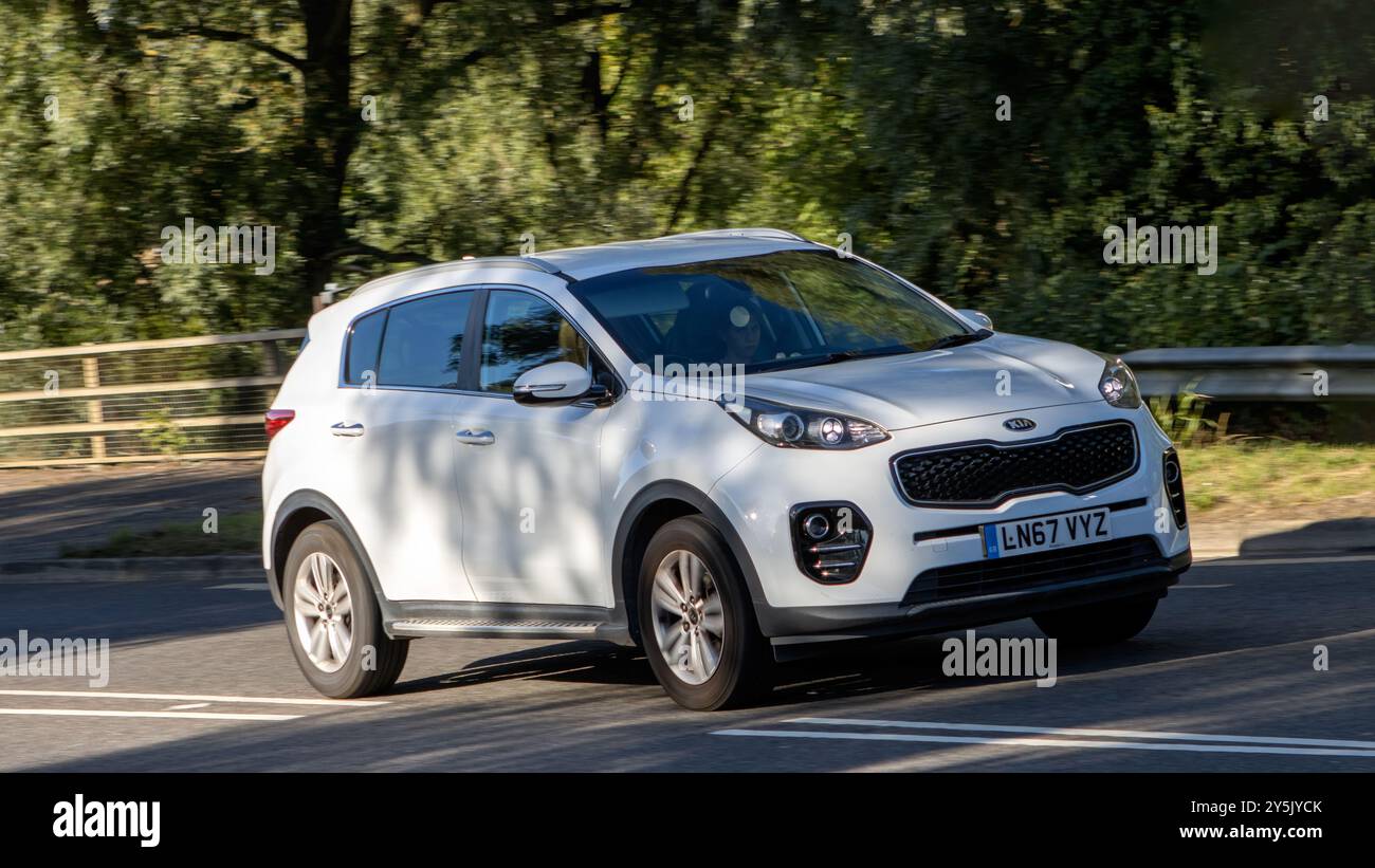 Milton Keynes, Regno Unito - 16 settembre 2024: 2017 KIA SPORTAGE BIANCA Foto Stock